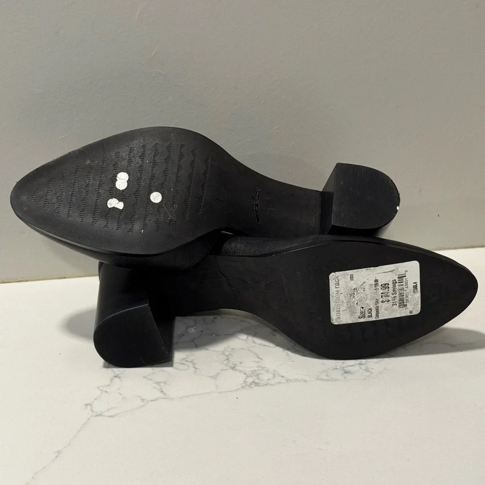 Zodiac Gracie Women's Black Leather Side Cutout pumps